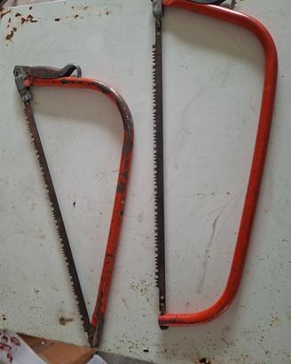 Due seghetti a arco