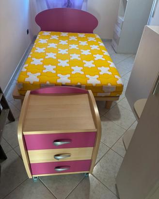 letto a una piazza e mezza, materasso,comodino