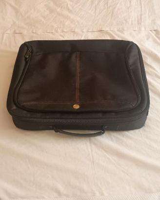 Borsa PC Portatile Tucano Nera + Accessori