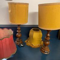 Due abat-jour e pezzi di altre lampade abat-jour