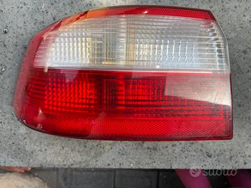 Faro posteriore Renault Laguna 2