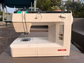 Macchina da cucire Necchi 202