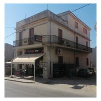 Casa singola e locale commerciale