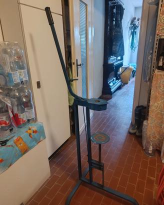 Imbottigliatrice per tappi in sughero 