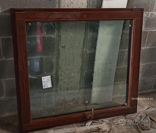 Finestra nuova in noce
