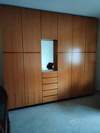 armadio scrivania settimino e tavolo