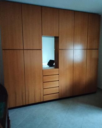 armadio scrivania settimino e tavolo