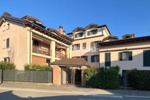 AMPIO BILOCALE CON STUDIO, DOPPIO GIARDINO, CANTIN