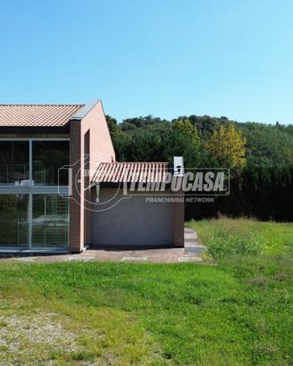 VILLA DI DESIGN IMMERSA NEL VERDE CON 3000 MQ DI P
