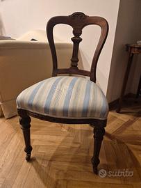 sedie legno con elegante rivestimento stoffa