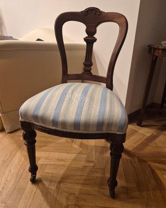 sedie legno con elegante rivestimento stoffa
