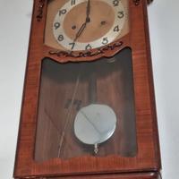 pendolo con orologio a muro