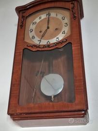 pendolo con orologio a muro