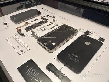 Quadro Apple iPhone 4 disassemblato 