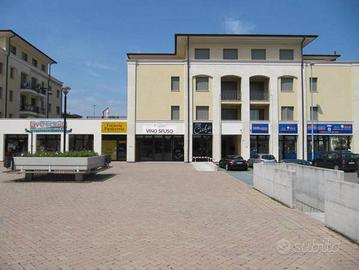 Immobile di 100 m² con 2 locali a Bagnolo Mella