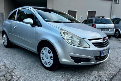 Opel Corsa 1.2 3 porte Sport