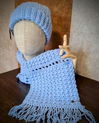 4 set composti da cappello e sciarpa, fatti a mano