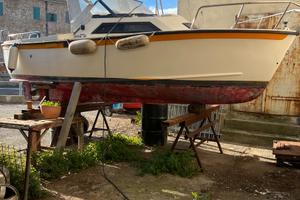 Barca a motore cabinato Off mare Vegliatura