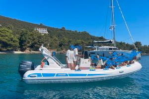 Stingher 606 xs gommone carena in vetroresina