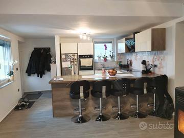 cucina con penisola in ottime condizoni 1480 eur
