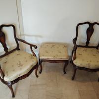 2 SEDIE POLTRONCINE 1 POGGIAPIEDI STILE LUIGI XIV