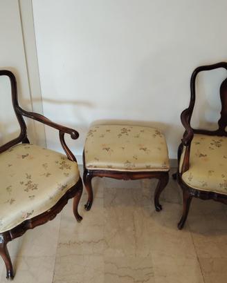 2 SEDIE POLTRONCINE 1 POGGIAPIEDI STILE LUIGI XIV