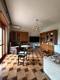 Villa unifamiliare con terreno edificabile