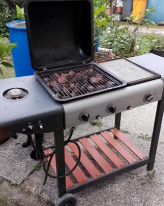 Barbecue con pietra lavica