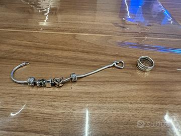 Bracciaele ed anello Pandora