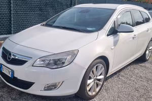 Opel Astra 1.7 CDTI 125CV NEOPATENTATI