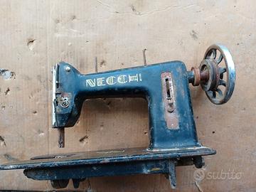 Macchina per cucire Necchi