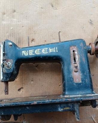 Macchina per cucire Necchi