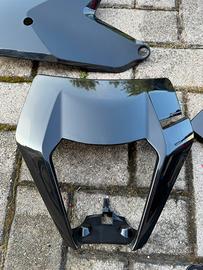 Mascherina faro nera pero KTM