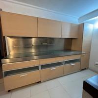 - Cucina con isola centrale -