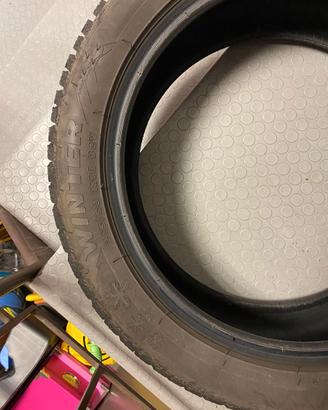 4pz Pneumatici invernali Taurus 215/50 R18 92V
