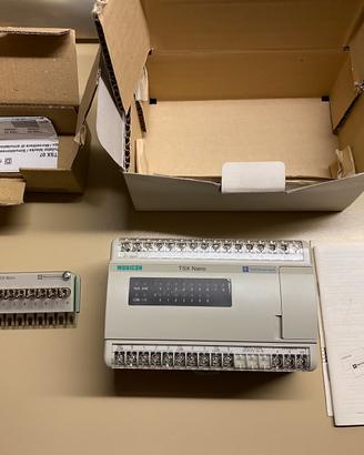 PLC programmabile con simulatore