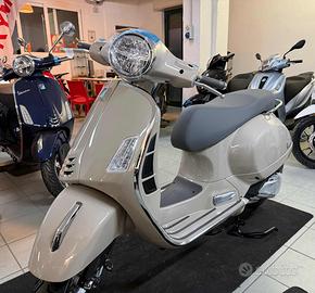 PIAGGIO Vespa GTS 300 Super Nuova my 2025 CC310
