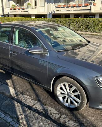Volkswagen Passat 2.0 TDI 140CV DSG Highline BlueM