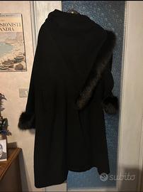 Cappotto con mantella