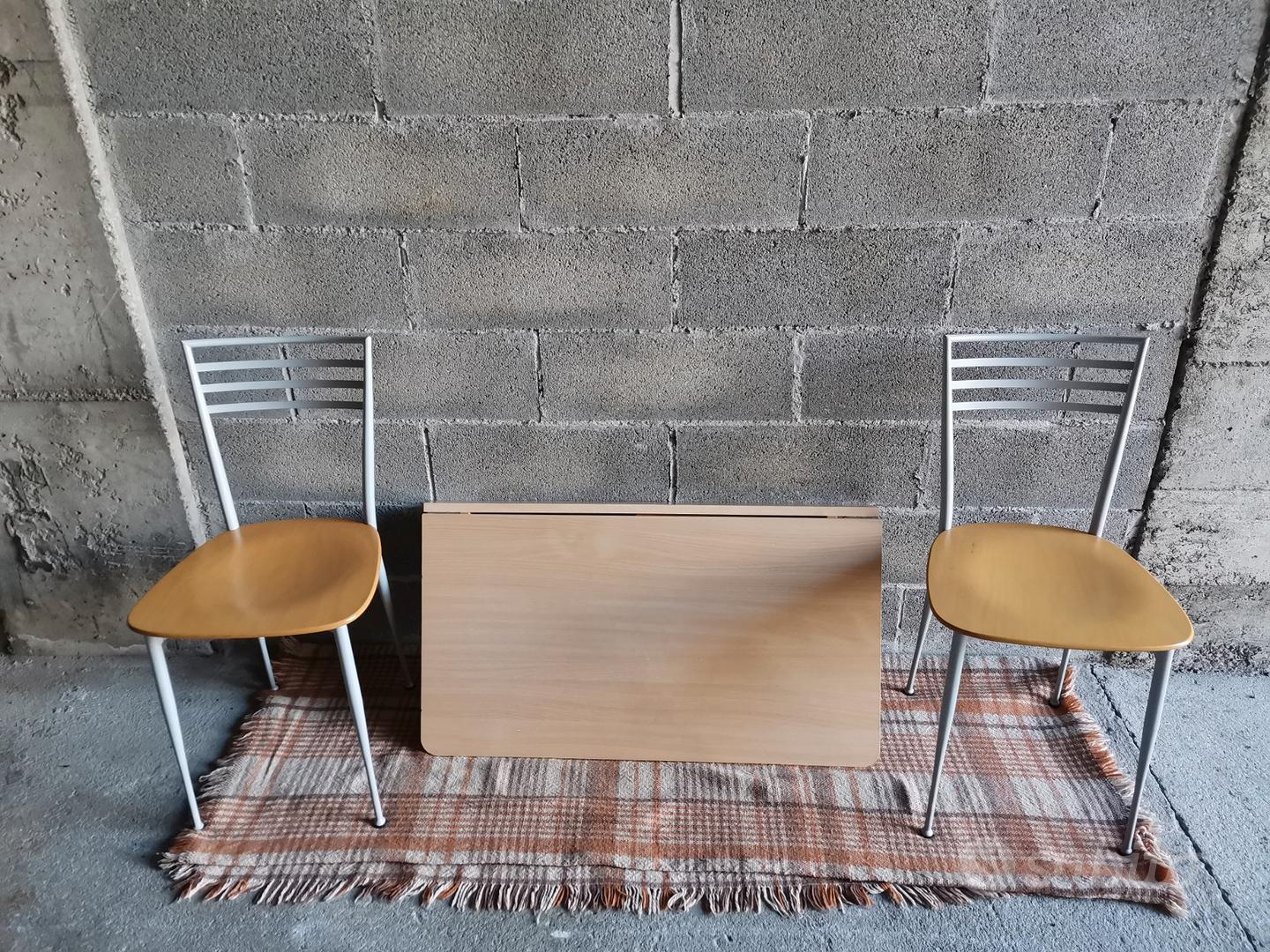 Tavolo a ribalta da parete + 2 sedie - Arredamento e Casalinghi In vendita  a Como