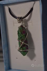 collana con ciondolo in zoisite fatta a mano 