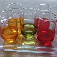 Set bicchierini in vetro colorato con vassoio 