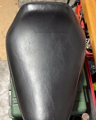 Sella mono posto per Harley-Davidson  /  Custom