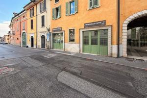 NEGOZIO A LONATO DEL GARDA