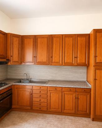 Cucina grande in legno