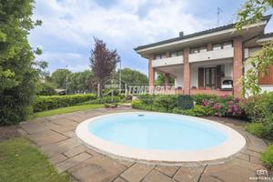 VPM18 VILLA CON GIARDINO E PISCINA PRIVATA