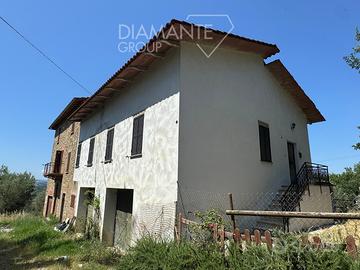 Casa semi-indipendente con terreno e annessi