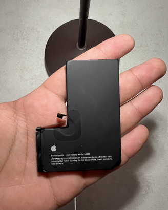 Stato della batteria dell'iPhone 13 Pro: 76%