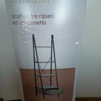 Stupendo scaffale moderno grigio