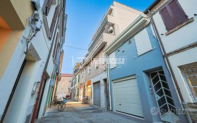 AMPIO TRILOCALE IN PIENO CENTRO STORICO